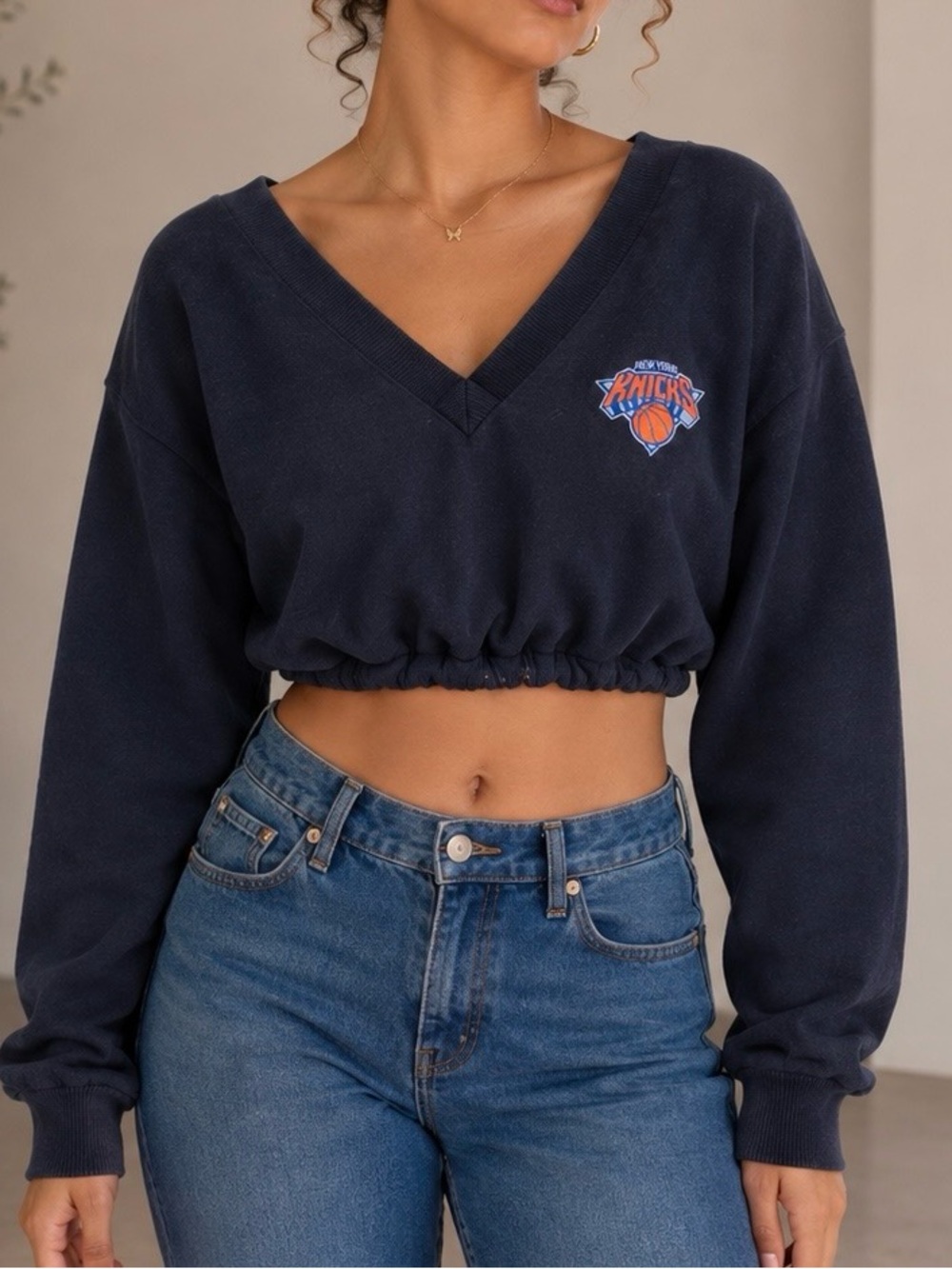 Cropped V-Neck Knicks Pullover Sweatshirt